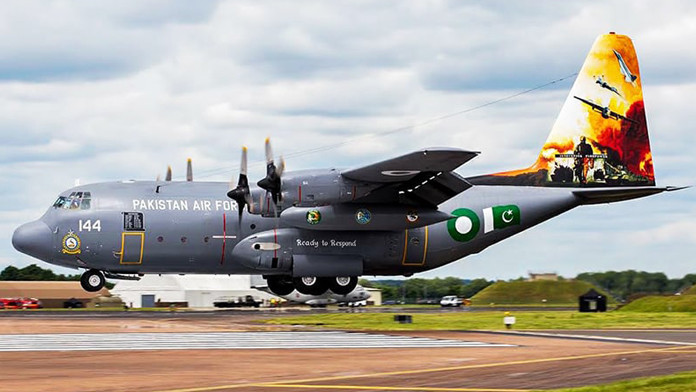 C-130 Hercules-fly