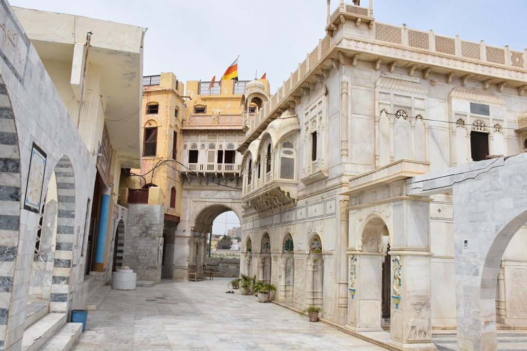 Sadh bela temple 1 - sukkur