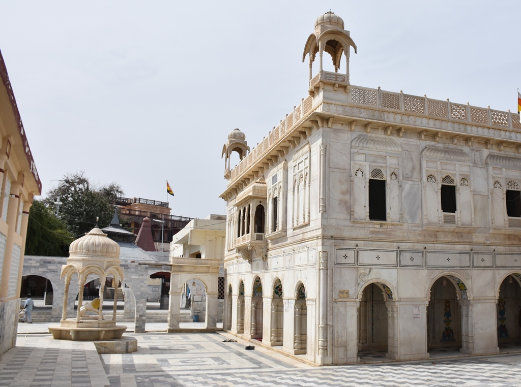 Sadh bela temple 3- sukkur